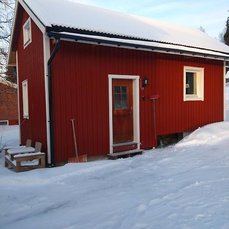 Nyrenoverad Charmig Gaeststuga Med Sovloft I Jaerpen Jarpen Exterior foto